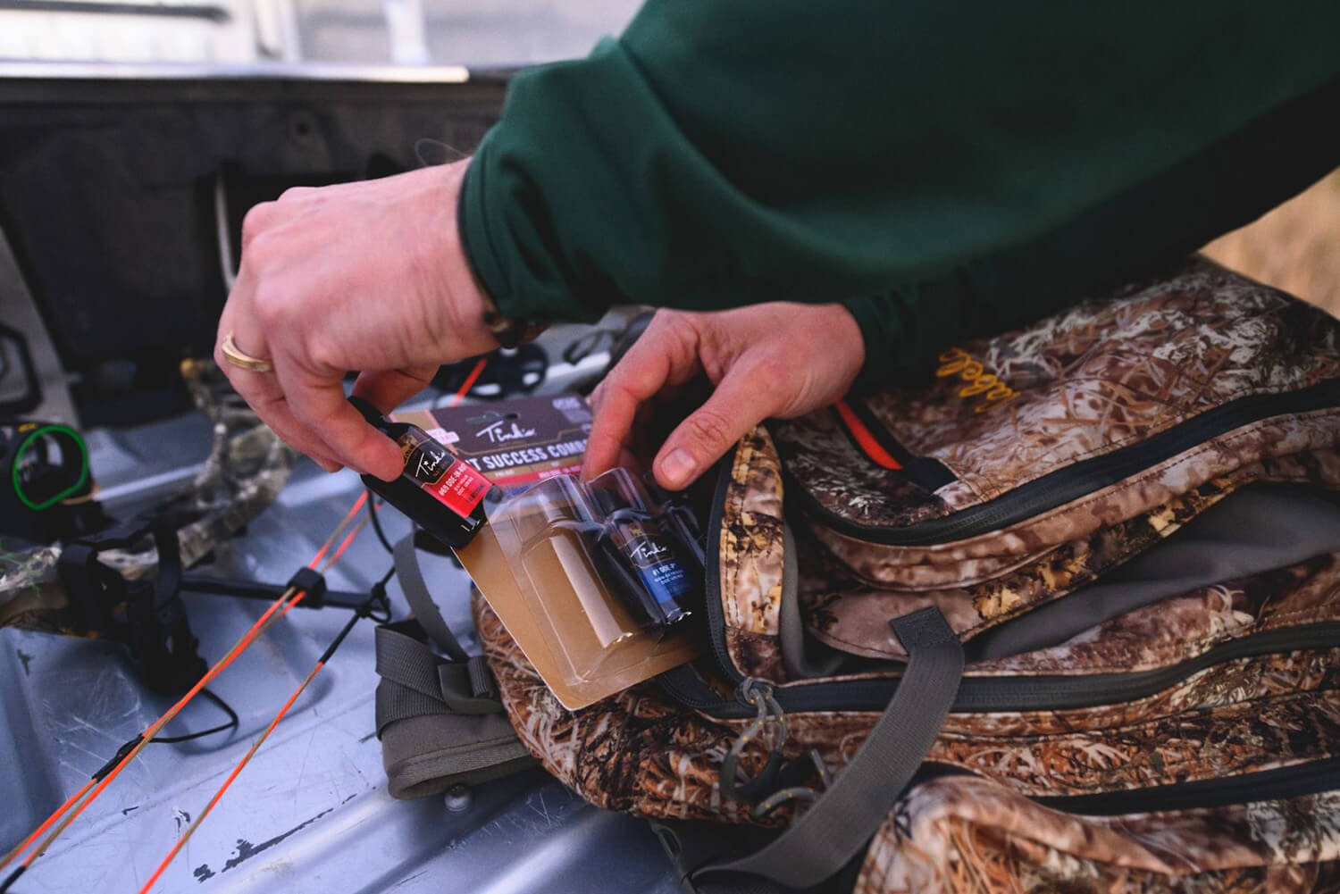 Dead Down Wind W6000 Hunt Success Kit Natural Deer Attractant Doe-In-Rut/Doe-P/ Trophy Buck Scent Bottle - Image 3