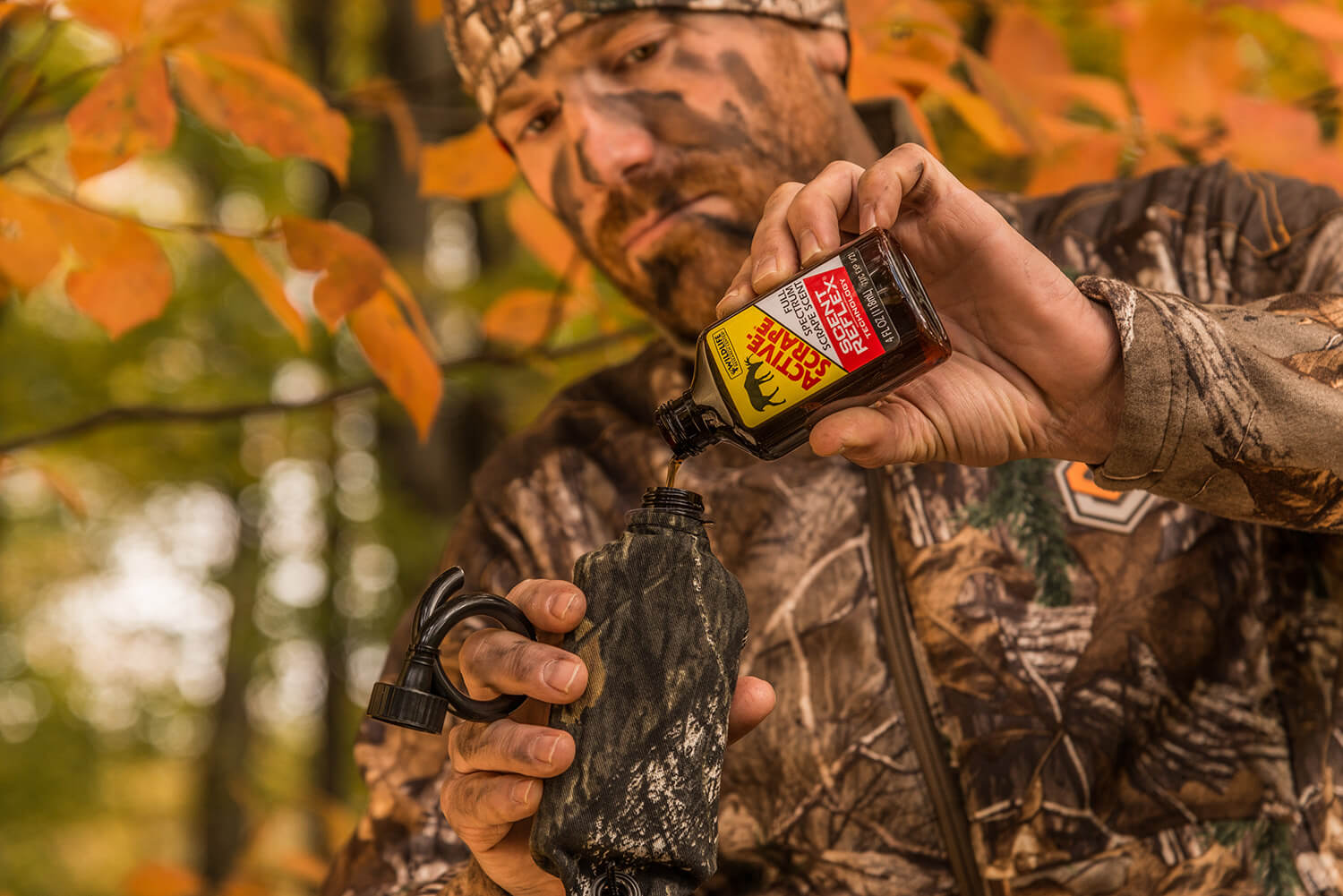 Wildlife Research 2404 Active-Scrape Deer Attractant Doe In Estrus/Buck Urine Scent 4 oz Bottle - Image 2